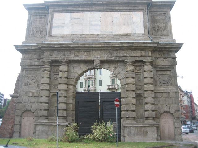 Restauro del portone di Porta Romana (Mi)