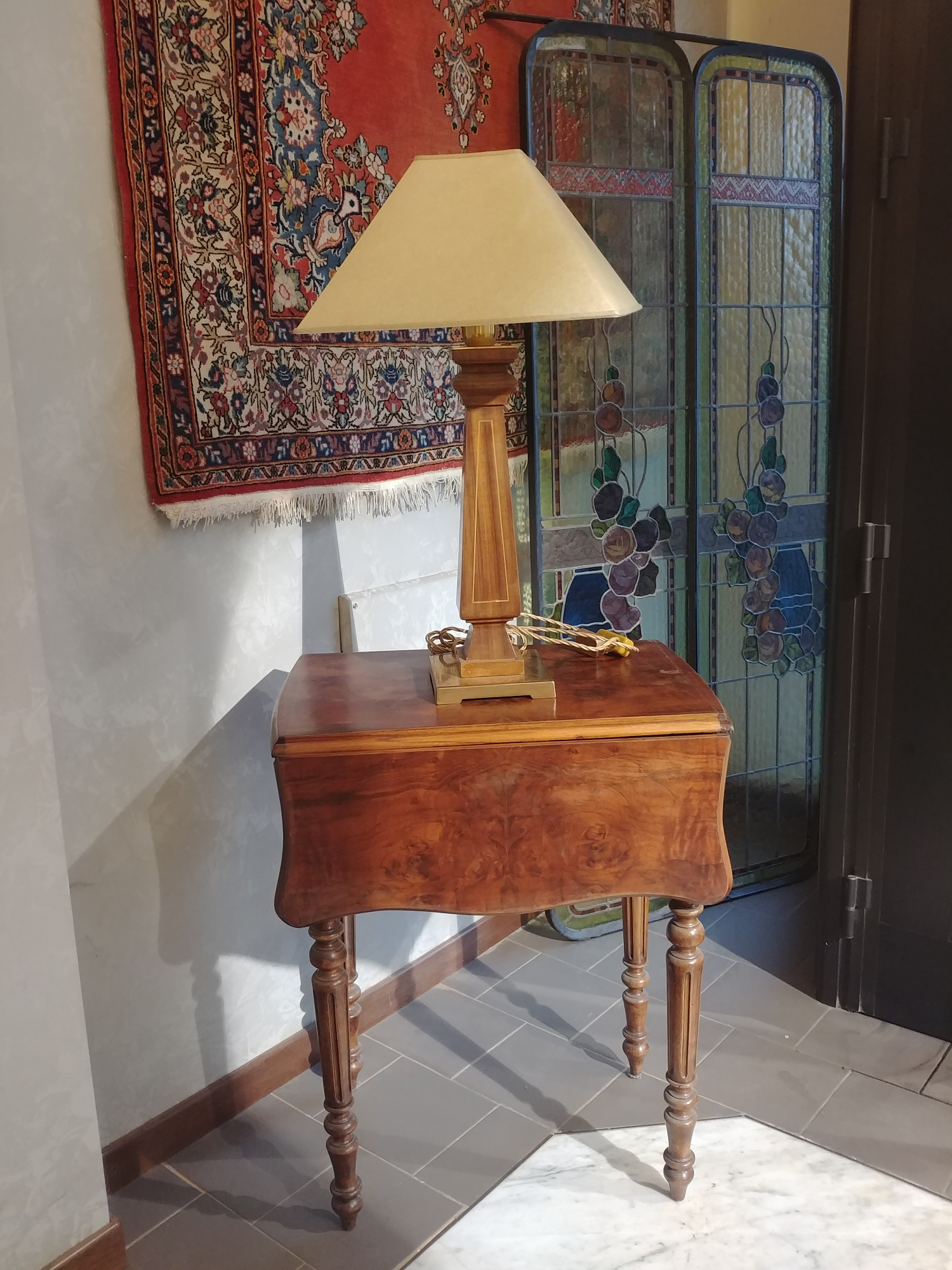 Tavolino francese con lampada abat jour